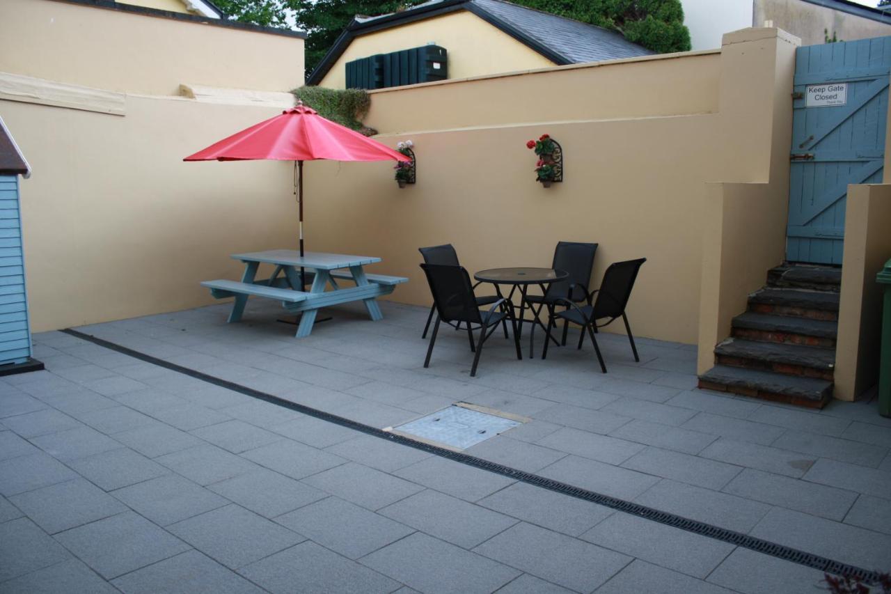 Luxury Townhouse -Free Private Parking- 2 Bedrooms Both En-Suite -Sleeps 5 - Fully Equipped Kitchen, Dining Room- Living Room With Tv Dvd Outside Courtyard With Seating - Fast Wi-Fi- 2-Minute Walk To Town Centre קיל איירן מראה חיצוני תמונה