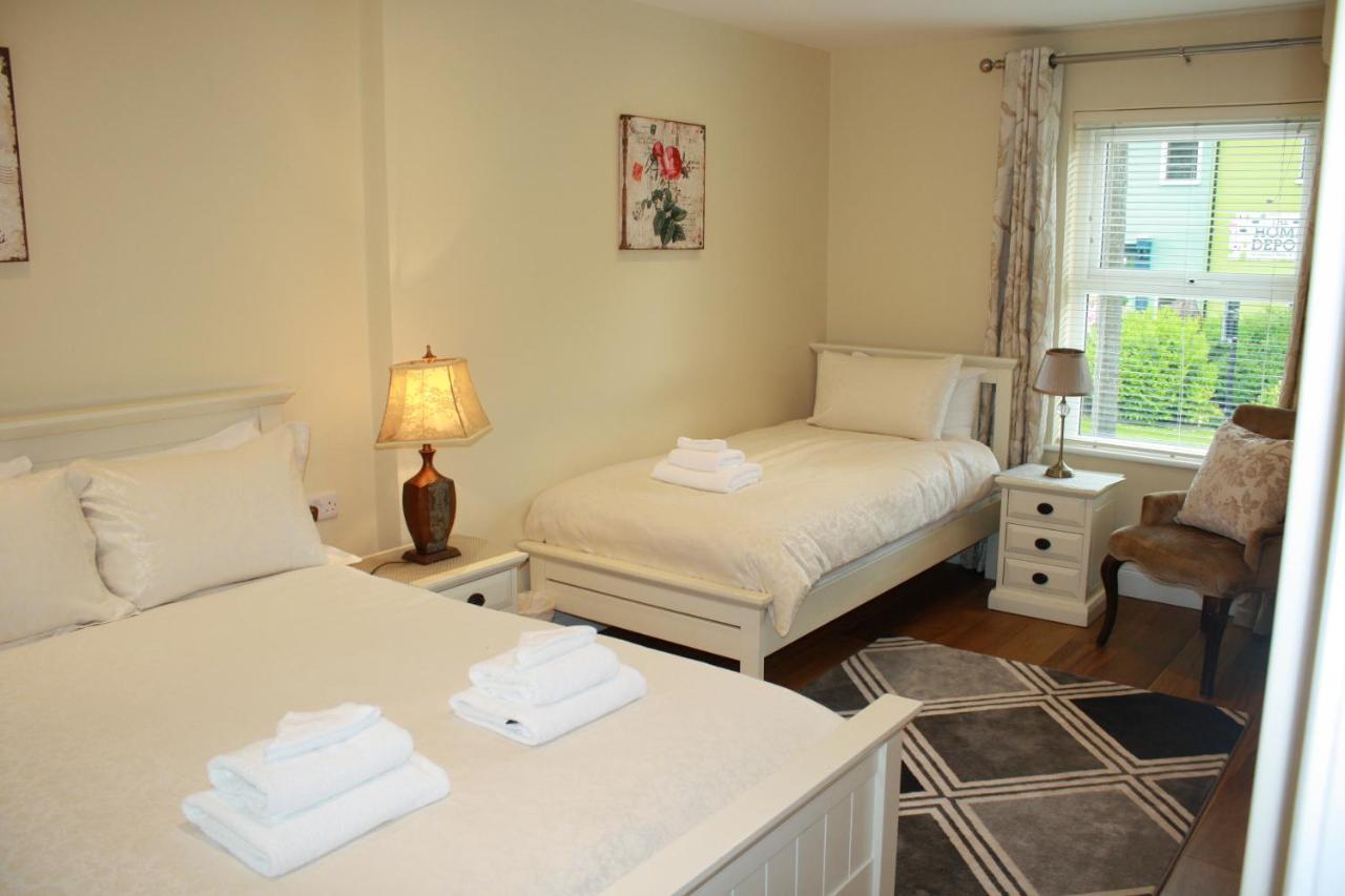 Luxury Townhouse -Free Private Parking- 2 Bedrooms Both En-Suite -Sleeps 5 - Fully Equipped Kitchen, Dining Room- Living Room With Tv Dvd Outside Courtyard With Seating - Fast Wi-Fi- 2-Minute Walk To Town Centre קיל איירן מראה חיצוני תמונה