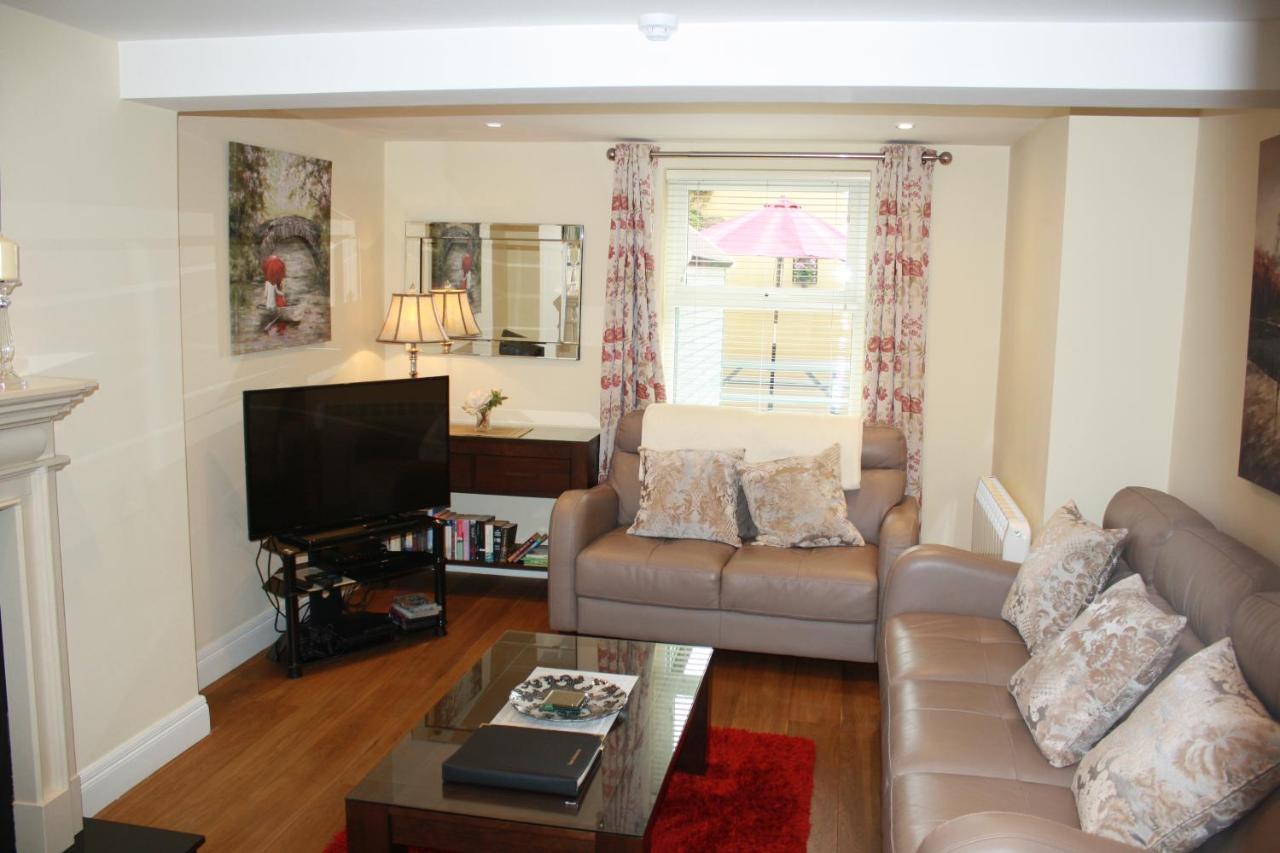 Luxury Townhouse -Free Private Parking- 2 Bedrooms Both En-Suite -Sleeps 5 - Fully Equipped Kitchen, Dining Room- Living Room With Tv Dvd Outside Courtyard With Seating - Fast Wi-Fi- 2-Minute Walk To Town Centre קיל איירן מראה חיצוני תמונה