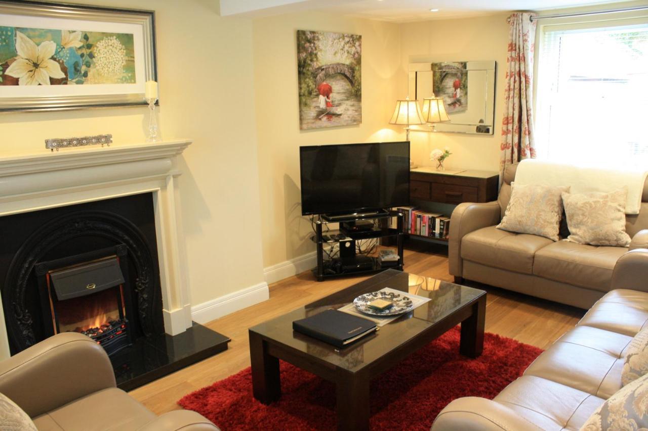 Luxury Townhouse -Free Private Parking- 2 Bedrooms Both En-Suite -Sleeps 5 - Fully Equipped Kitchen, Dining Room- Living Room With Tv Dvd Outside Courtyard With Seating - Fast Wi-Fi- 2-Minute Walk To Town Centre קיל איירן מראה חיצוני תמונה