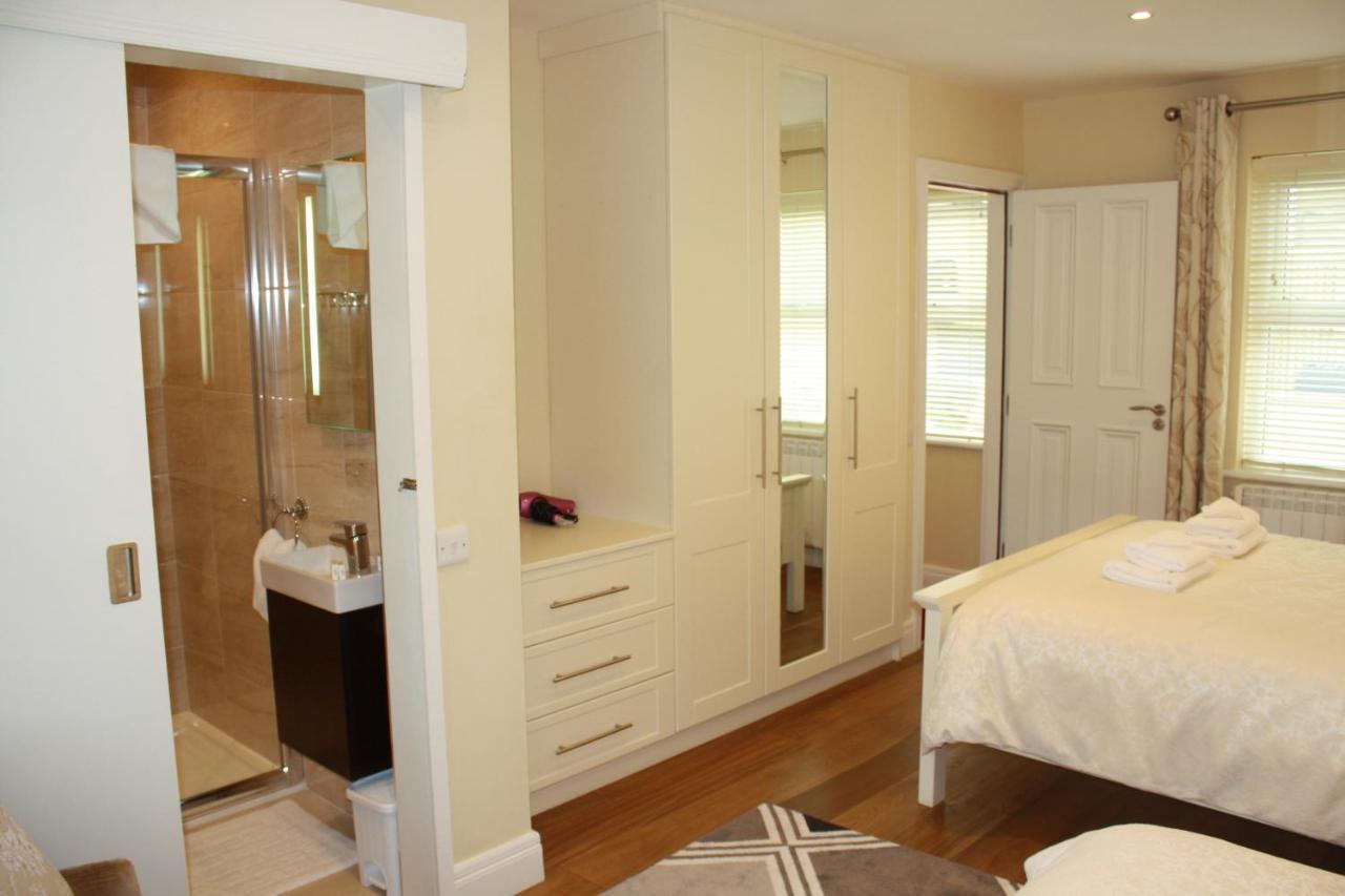 Luxury Townhouse -Free Private Parking- 2 Bedrooms Both En-Suite -Sleeps 5 - Fully Equipped Kitchen, Dining Room- Living Room With Tv Dvd Outside Courtyard With Seating - Fast Wi-Fi- 2-Minute Walk To Town Centre קיל איירן מראה חיצוני תמונה