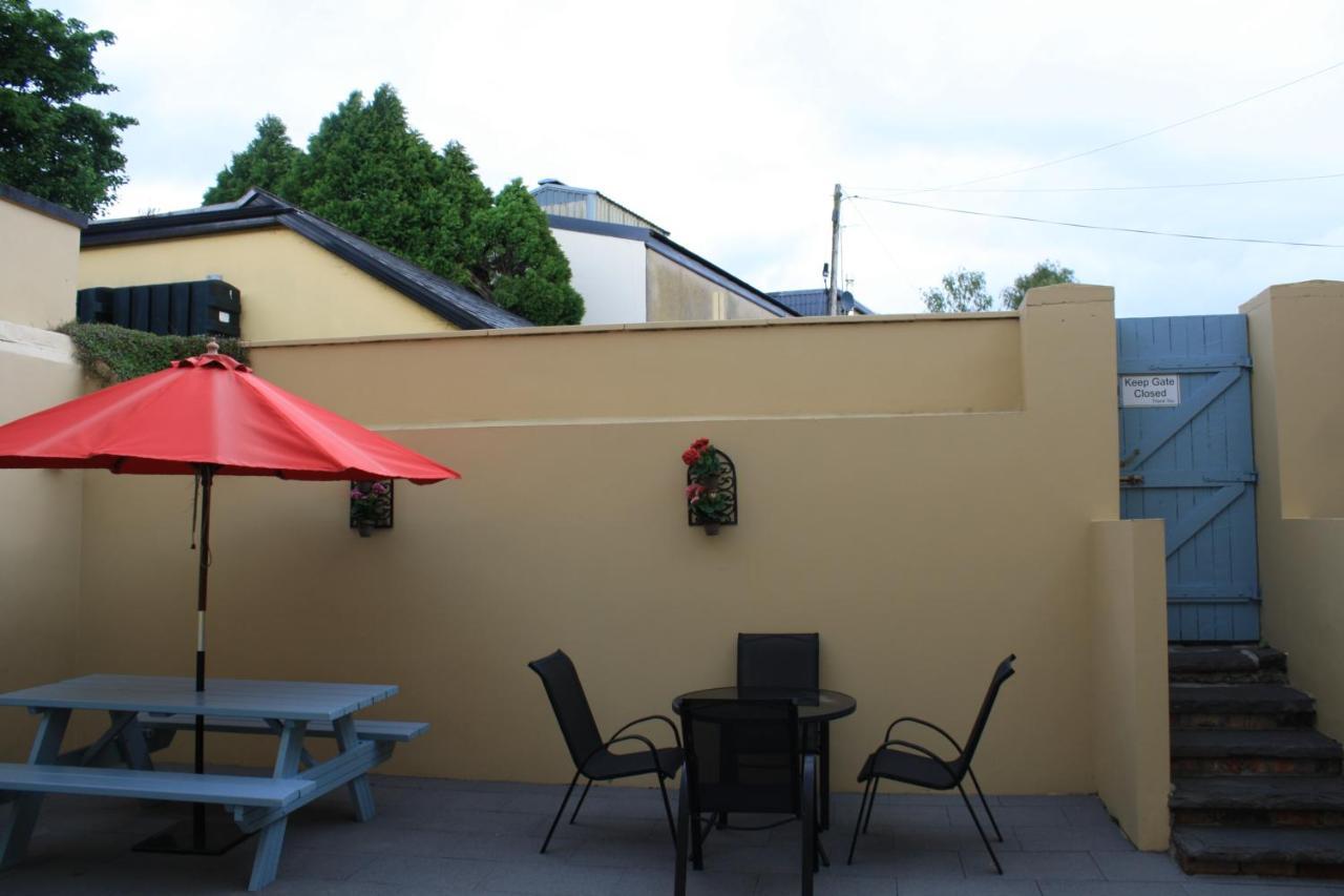Luxury Townhouse -Free Private Parking- 2 Bedrooms Both En-Suite -Sleeps 5 - Fully Equipped Kitchen, Dining Room- Living Room With Tv Dvd Outside Courtyard With Seating - Fast Wi-Fi- 2-Minute Walk To Town Centre קיל איירן מראה חיצוני תמונה